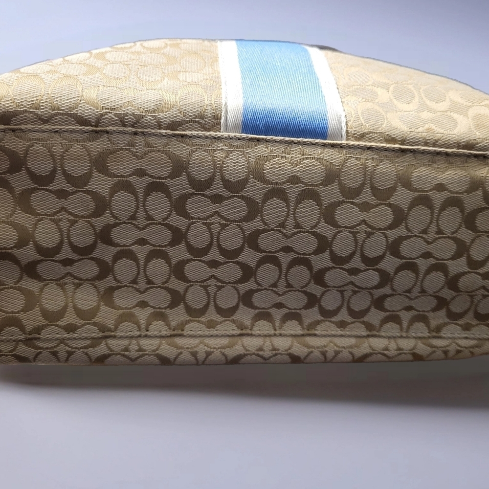 Coach Signature Stripe Tote. Beige And Blue. - Picture 4 of 7